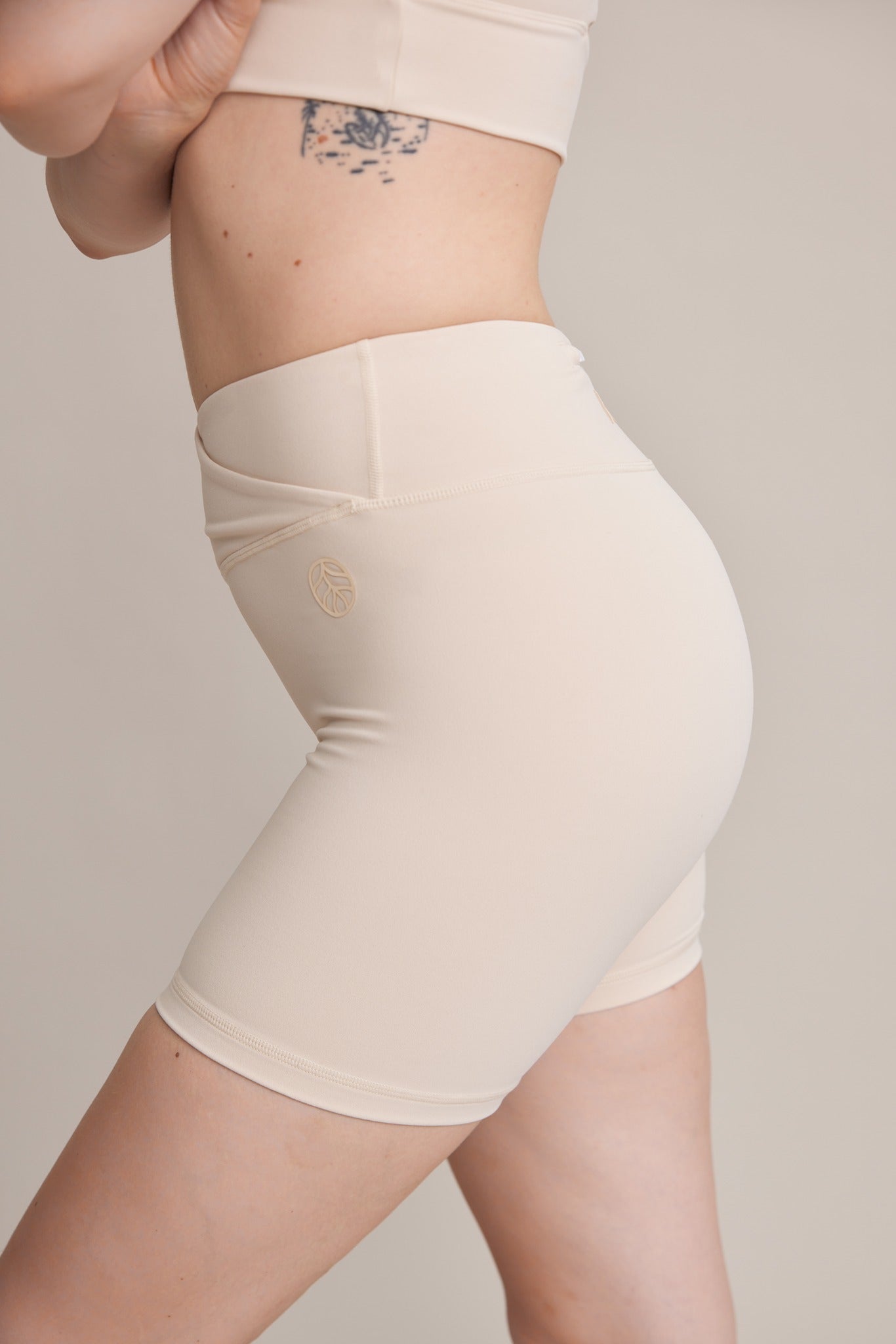 Soft Motion V Waist Run Short 12cm - BODIIV
